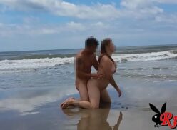 Loira sexo caseiro na praia